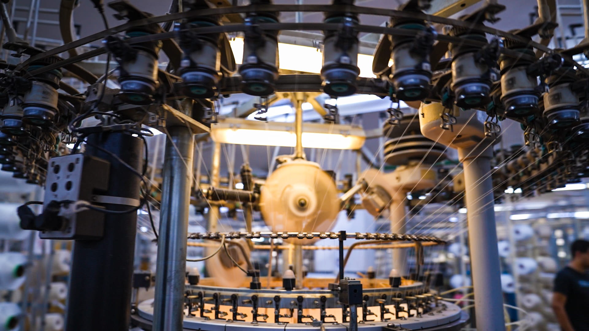 Industrial knitting machine, yarn.