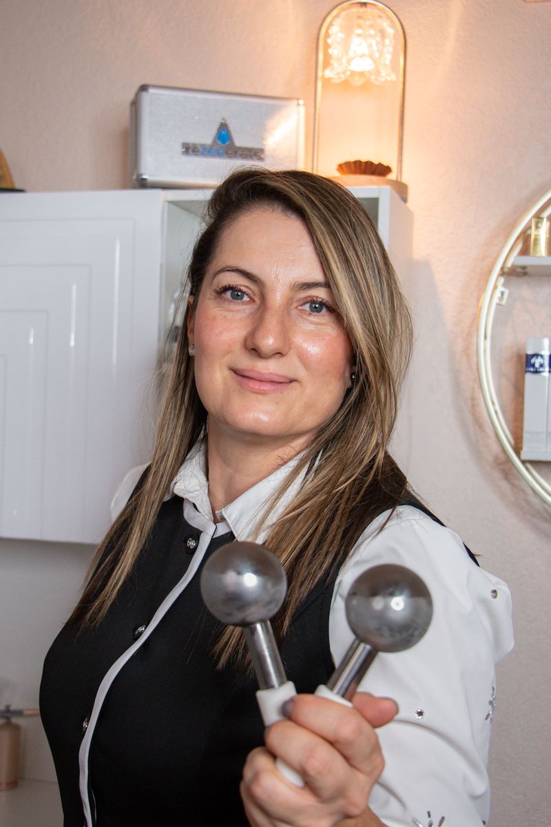 Therapist using herbal compress on back