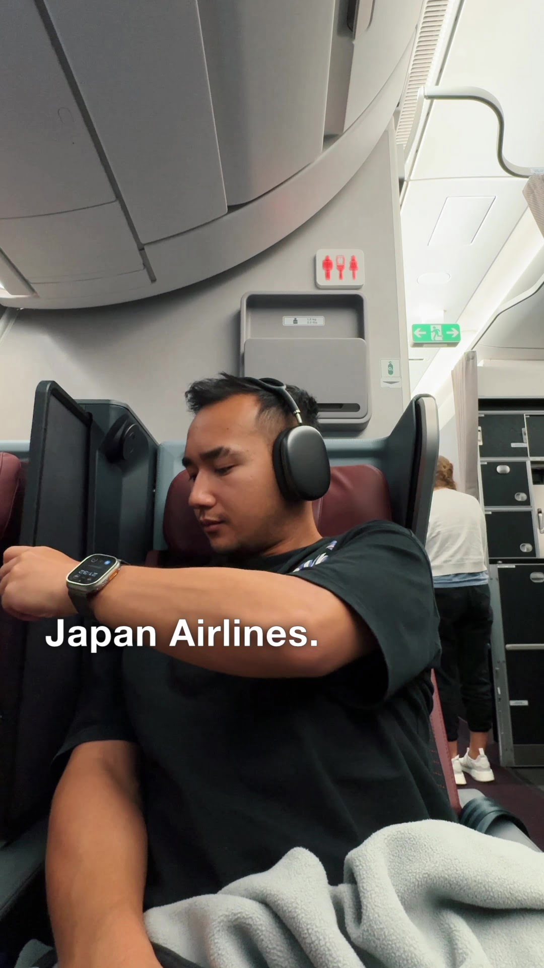 What's it like to fly on Japan Airliens JAL Premium Economy? | Seats | Social Media Campaign | Tokyo Video Production