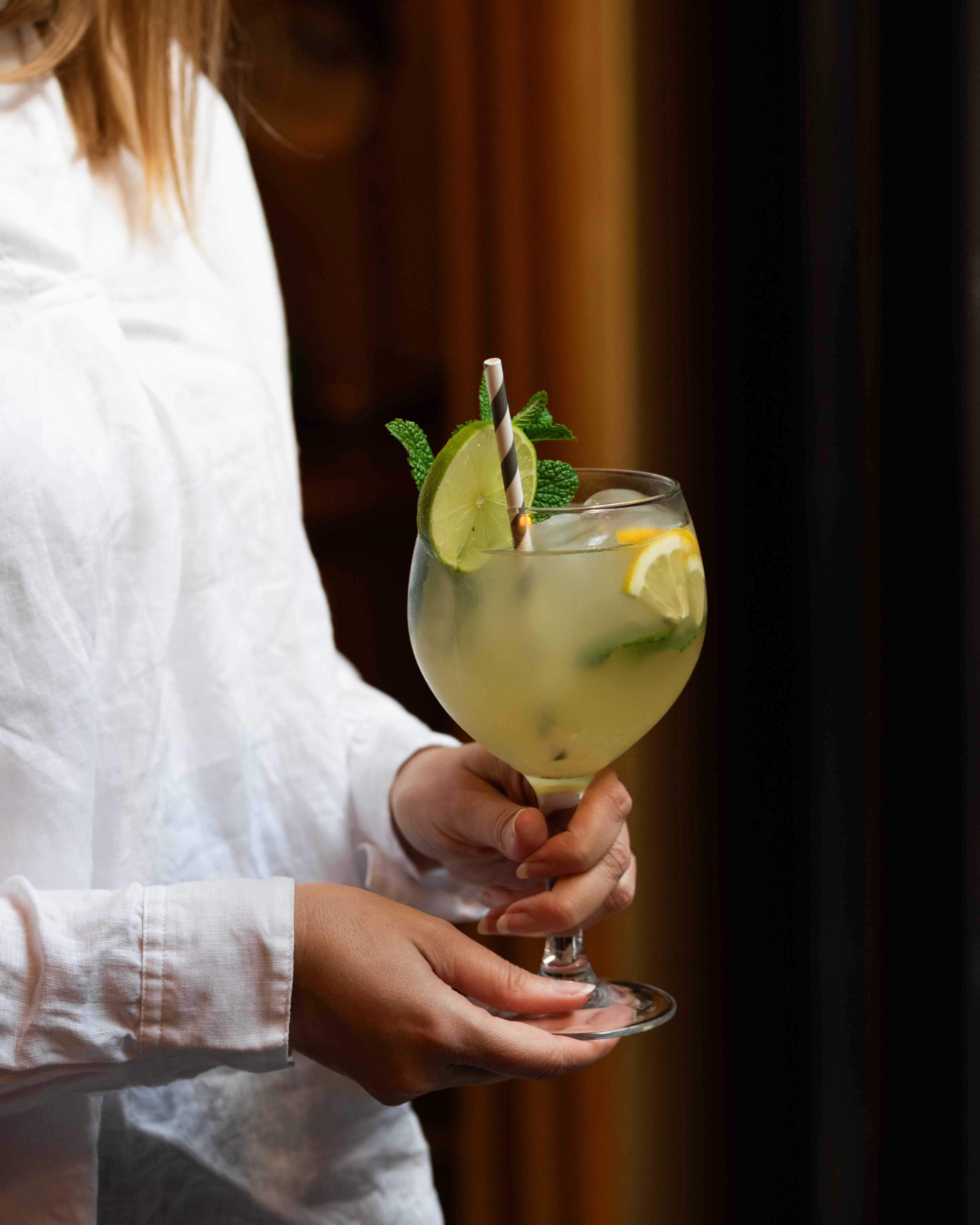 Còctel fresc de llima i menta a Faire. Brunch & Drinks, Eixample Barcelona