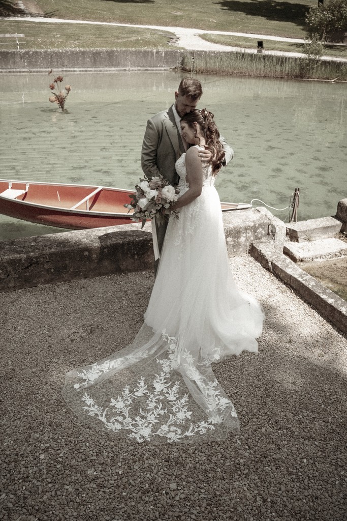 Album photo de luxe — French wedding photographer Paris — luxury wedding book France — Maison Elion — relique photographique rare — fragment intemporel — rituel artistique — photographe mariage haut de gamme — Seine-et-Marne 77 — album mariage bespoke sur mesure — timeless photography France — image symbolique — luxury French wedding photography