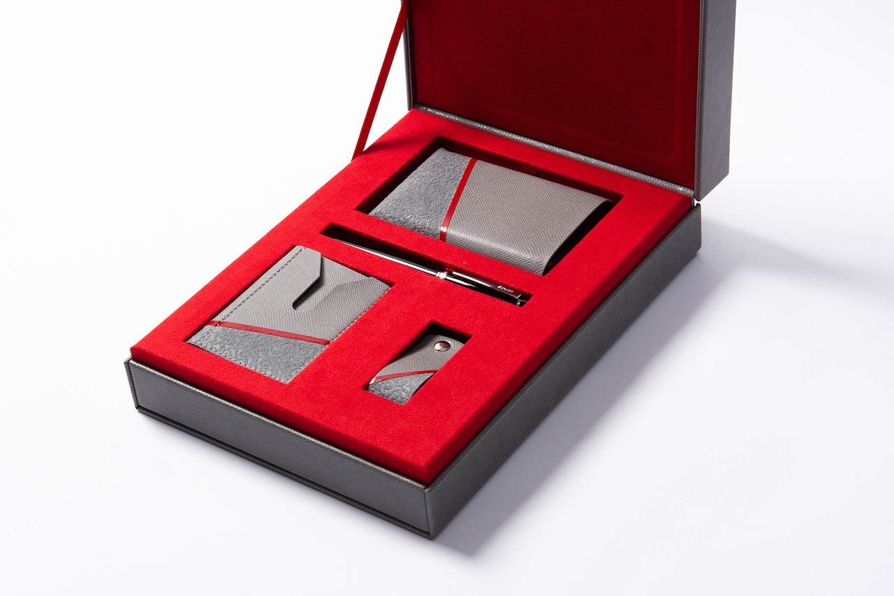 Premium corporate gift set with layered magnetic closure packaging