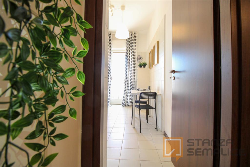 14 sqm room in Via Creta, Brescia
