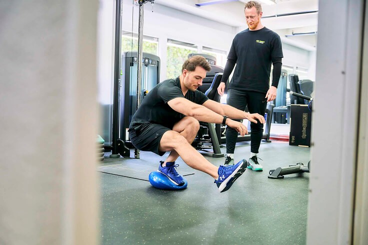 Fitness trainer and trainee