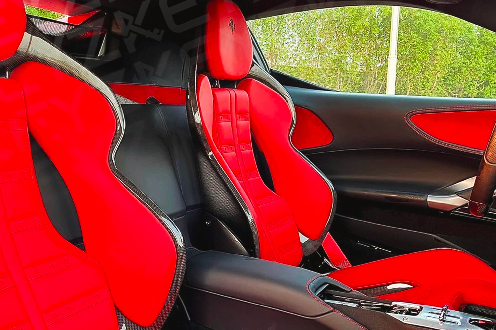 Sièges Ferrari SF 90 Rouge – Location Supercar à Dubaï | Keyz Rent