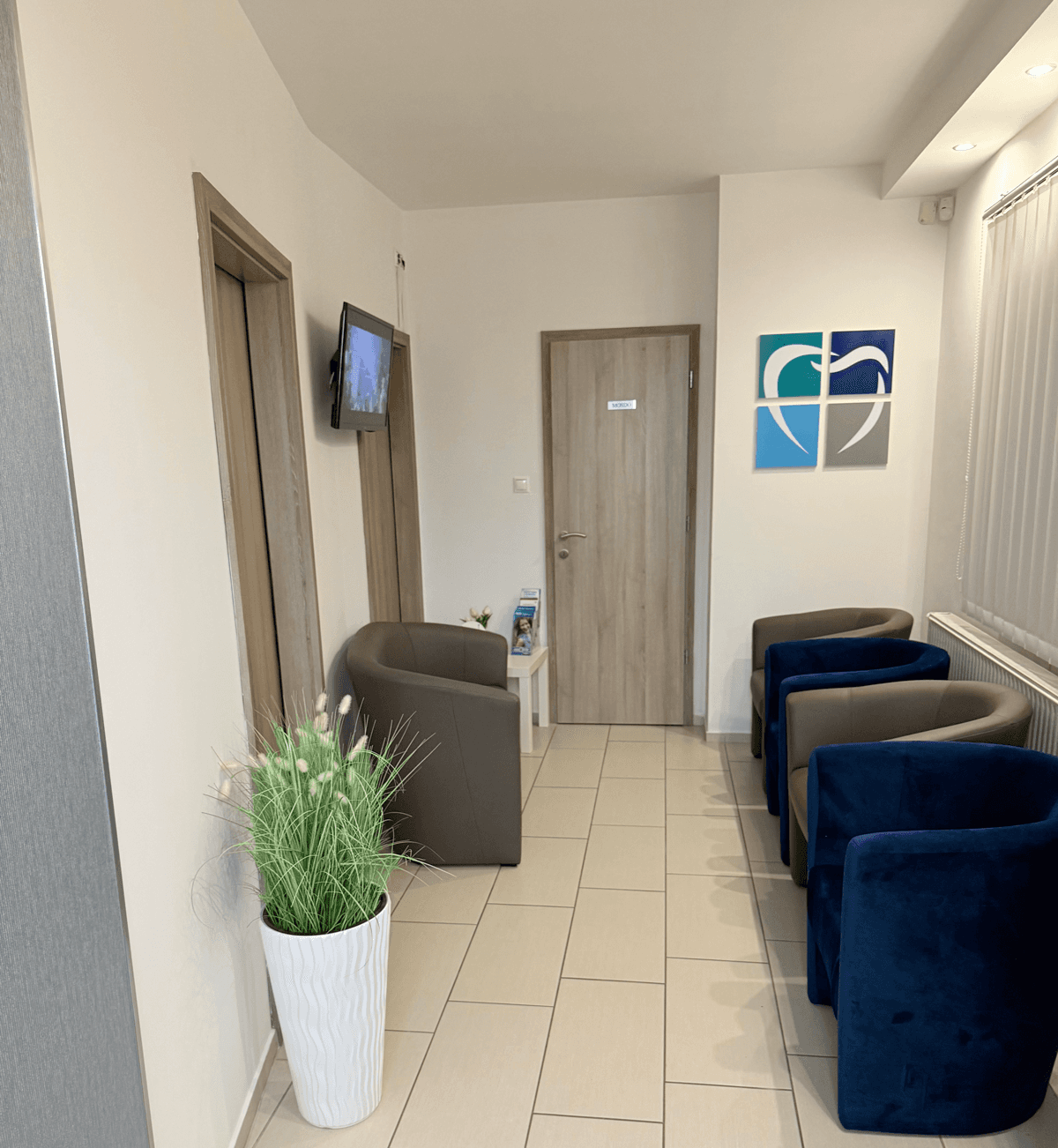 Mester Fogászat Debrecen váróterem – kényelmes, modern környezet