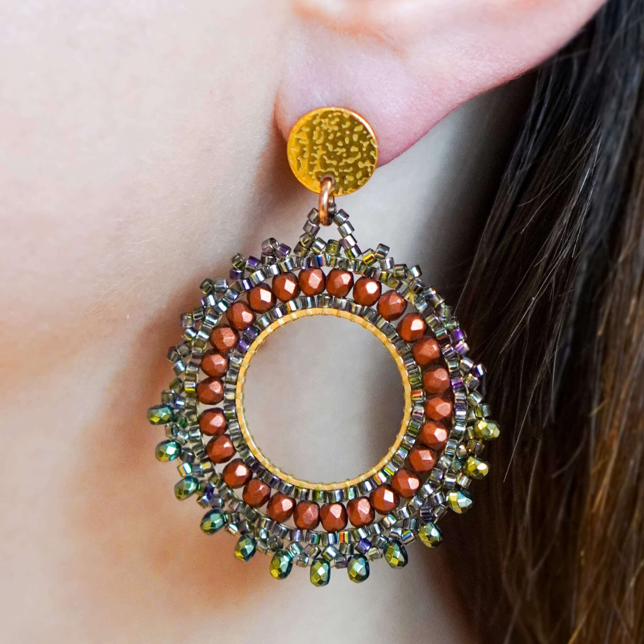 Kolczyki zielono-fioletowe z hematytem połączenie dla typu urody jesień