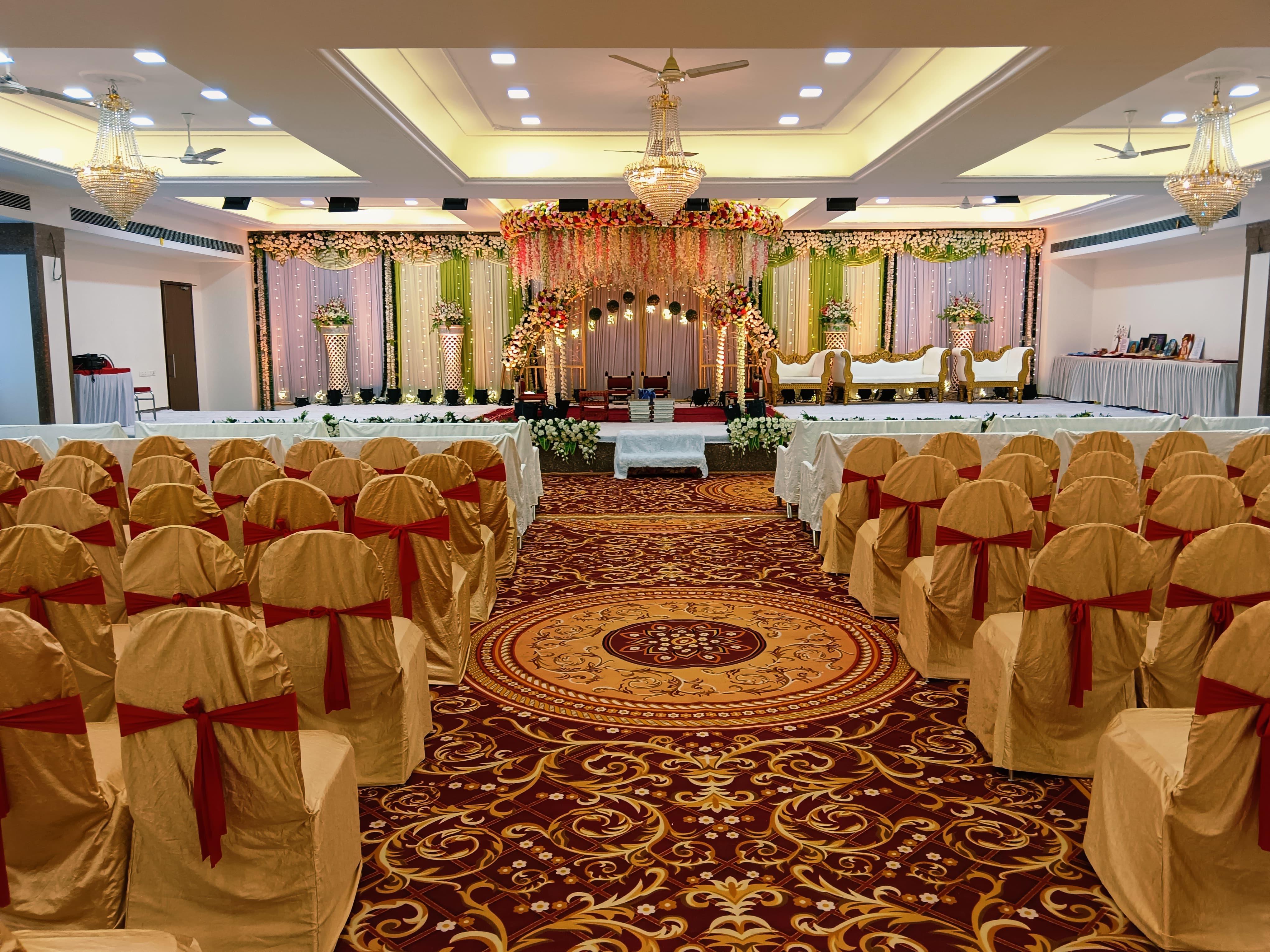 Royal banquet hall interior at Samaroh Thane
