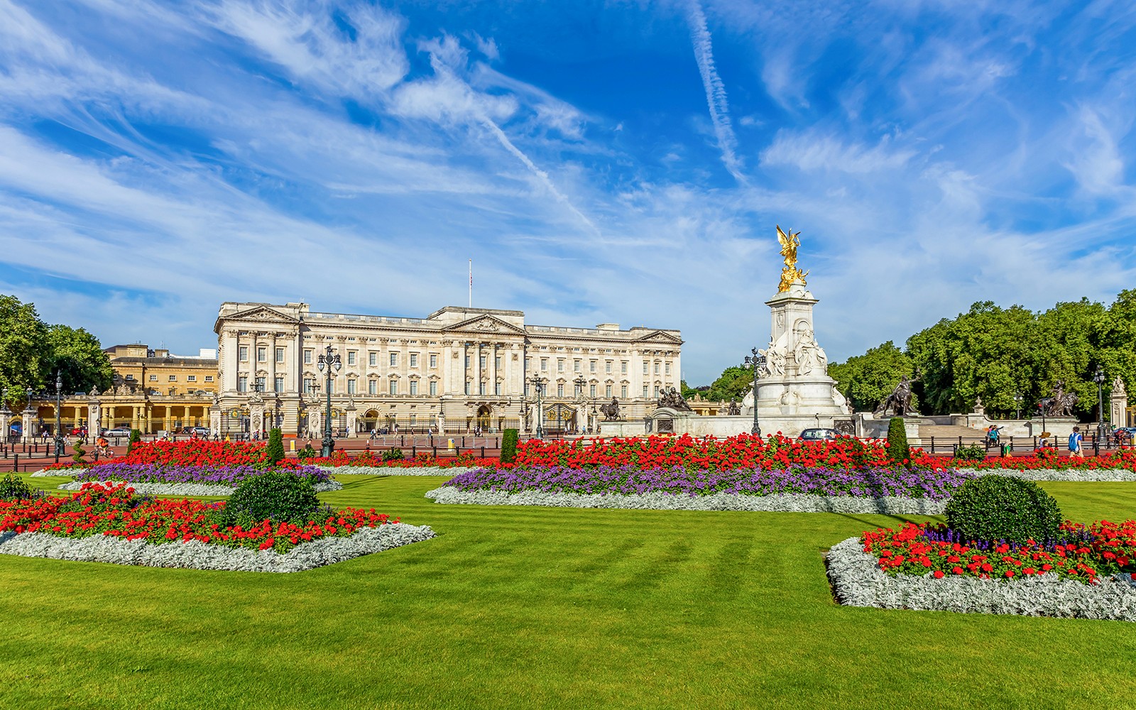 Tur Buckingham Palace dan Windsor Castle seharian penuh dari London.