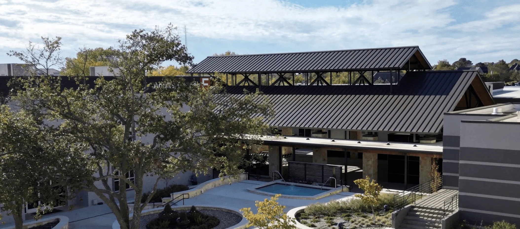 Roofing company Dallas - Professional metal roof installation