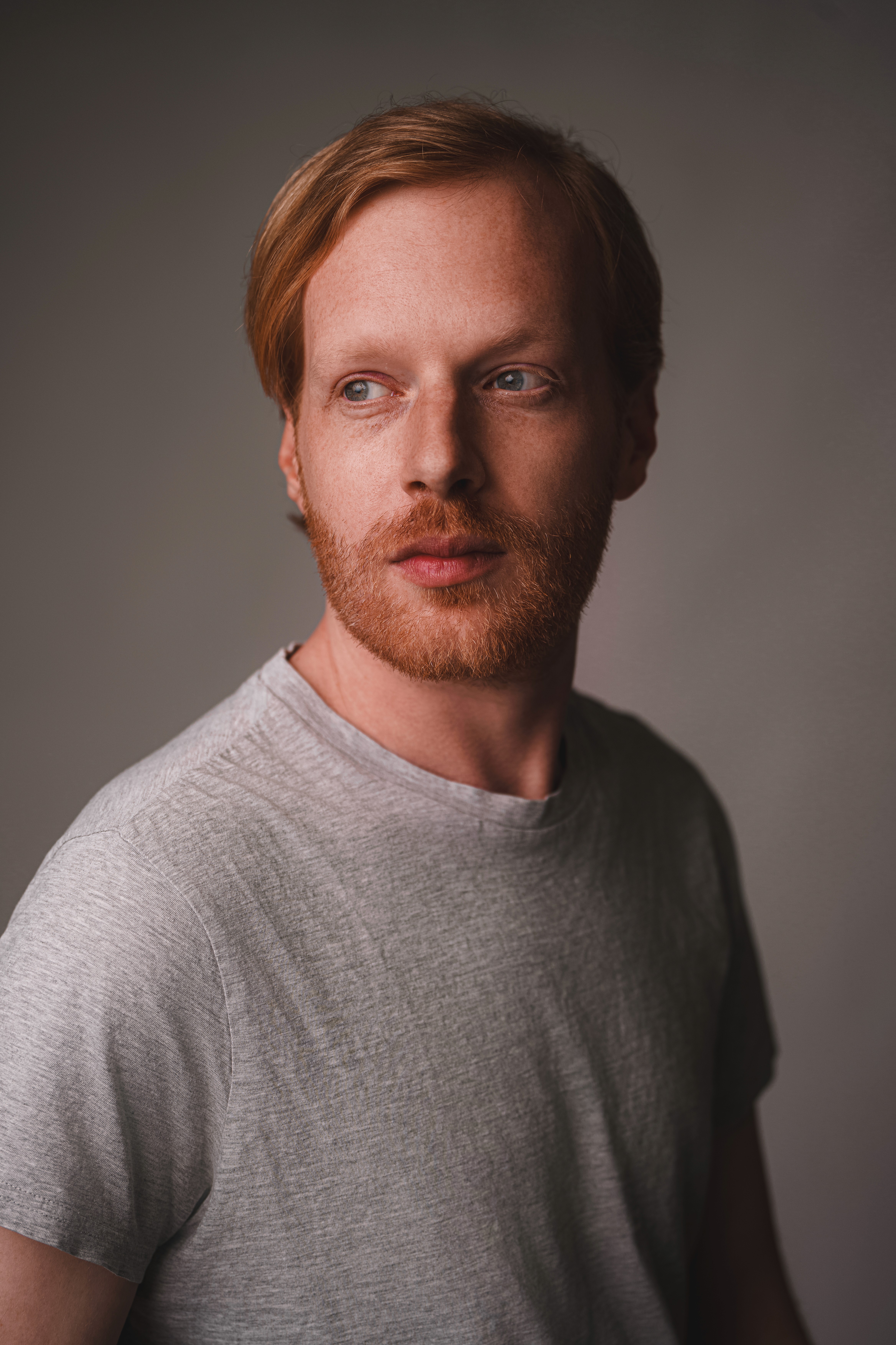 Close-up portrait of Raynor van de Water in a grey shirt