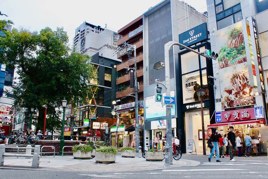 Amerikamura (American Village)