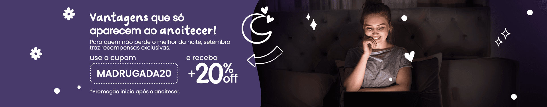 Fotolivro capa dura com imagens de pai e filhos sorrindo, sobre mesa de madeira, com promoção a partir de trinta e nove reais e noventa centavos e frete fixo de quinze reais