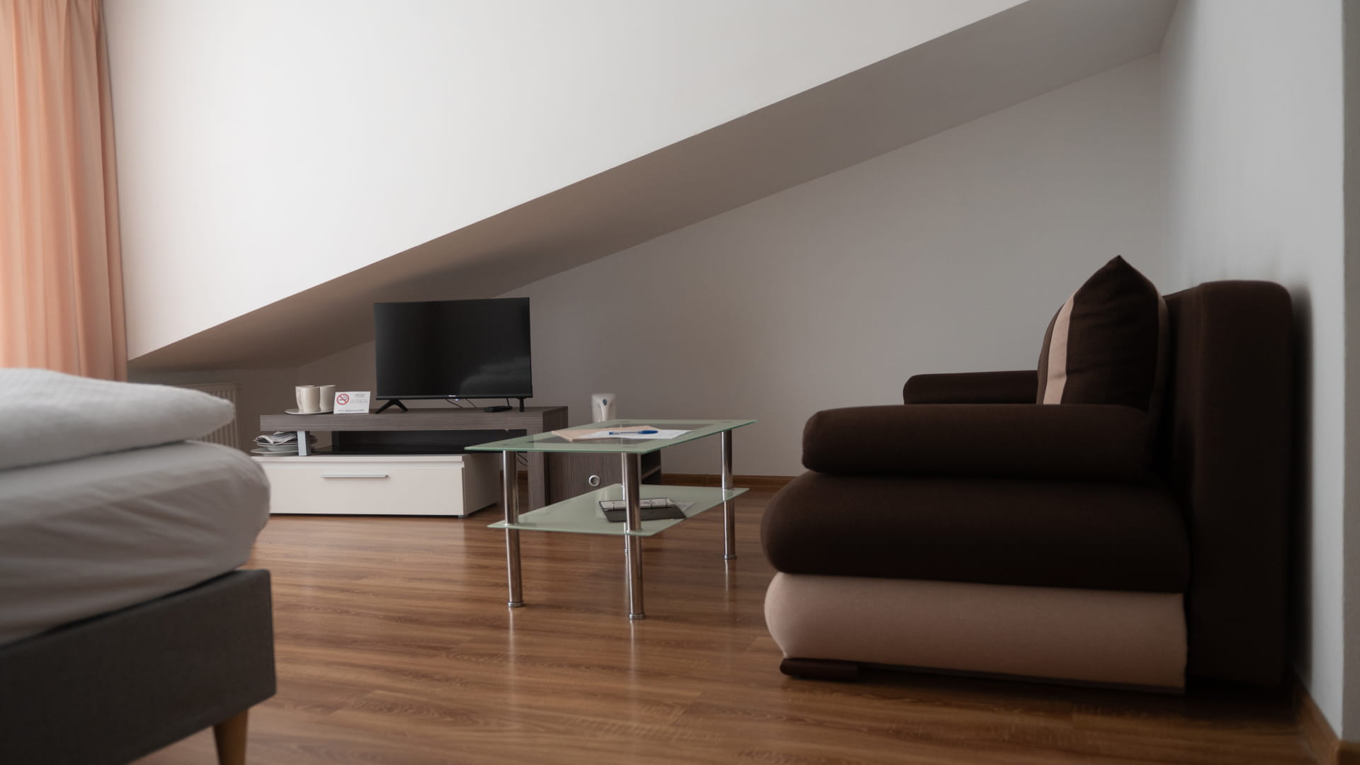 Hotel Lux Room and TV