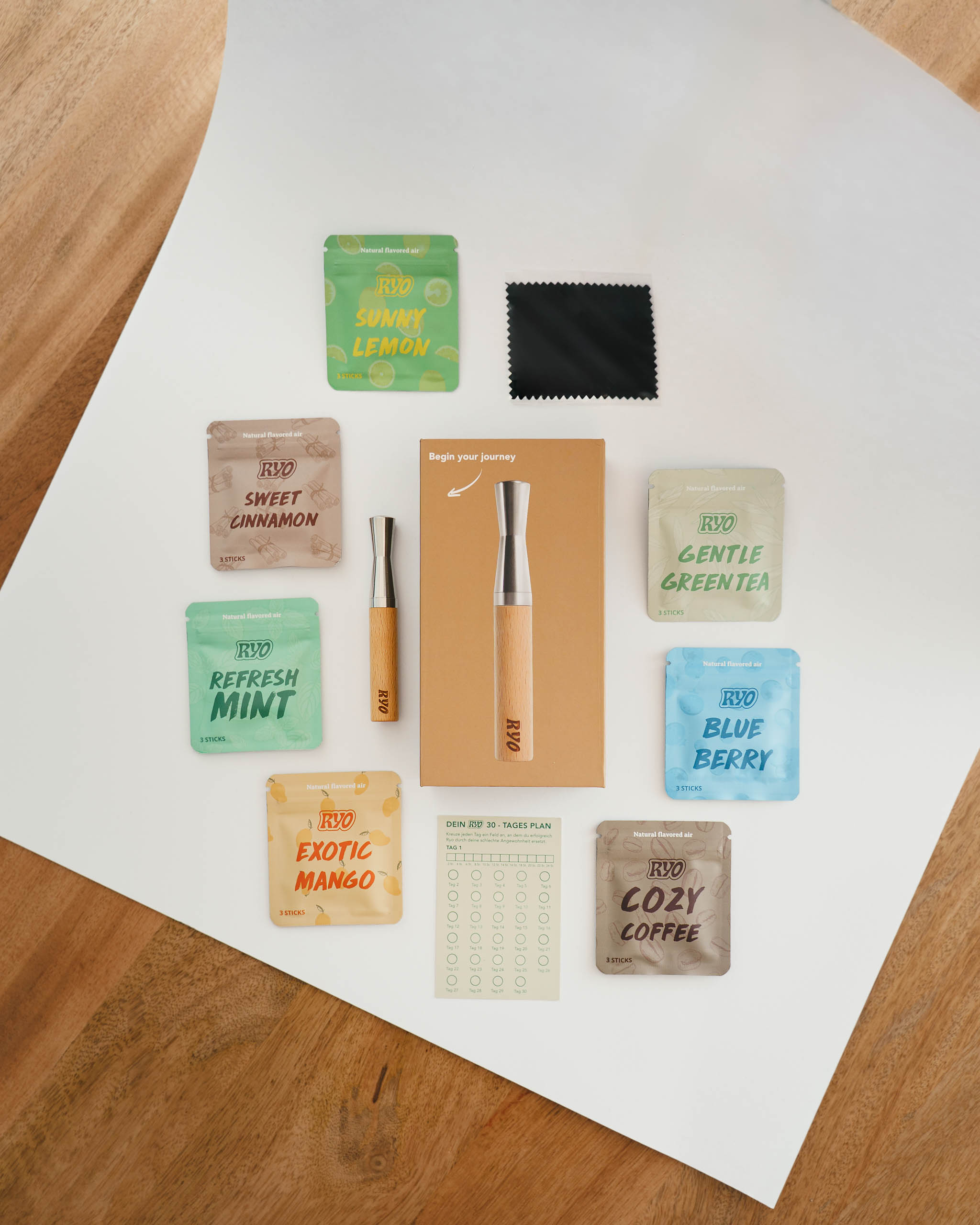 Produkt-Flatlay von Accessoires zur Rauchentwöhnung in Graz, inszeniert von Leon Moik.