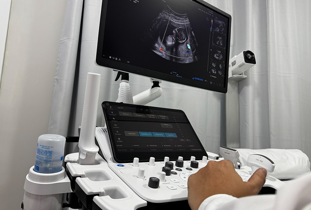 LensRef Hero section