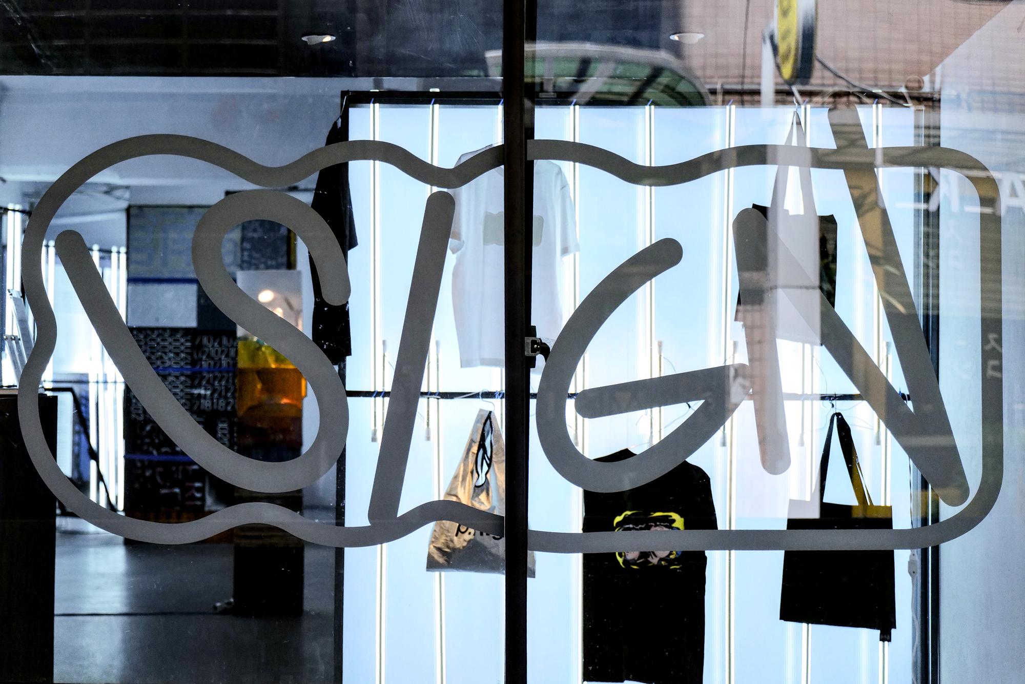 png-window-display