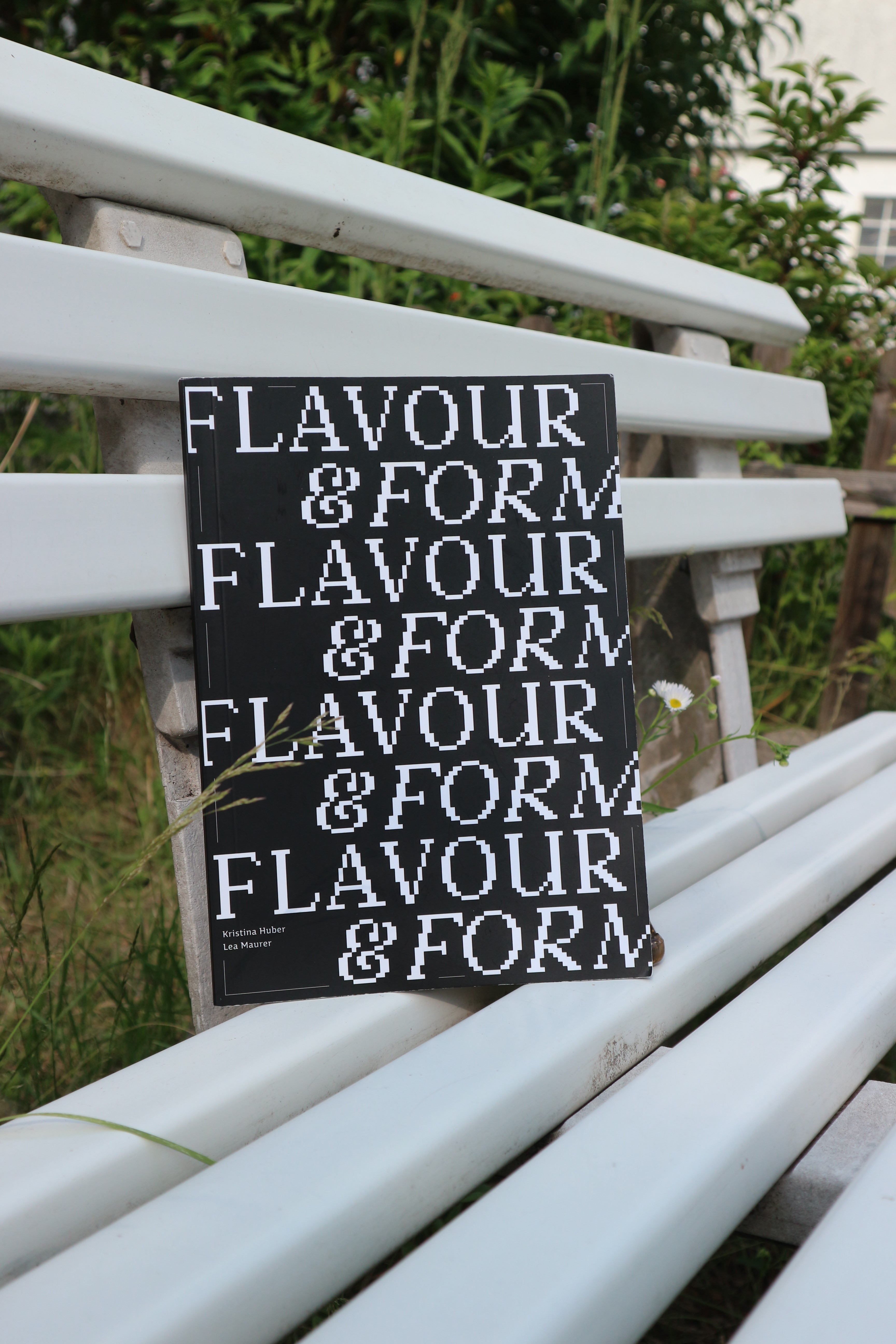 Foto von beschriebener Wand mit Kritzelein von Kindern