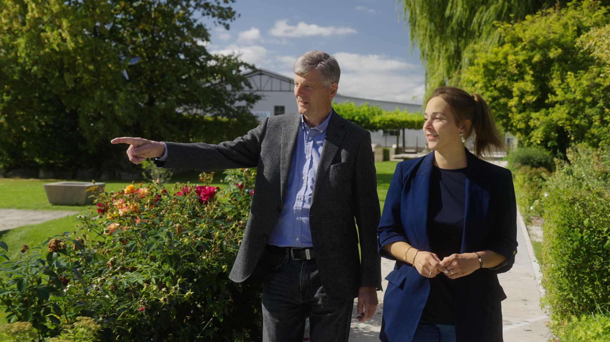 Imagefilm for a brand, two people walking through amid lush greenery.