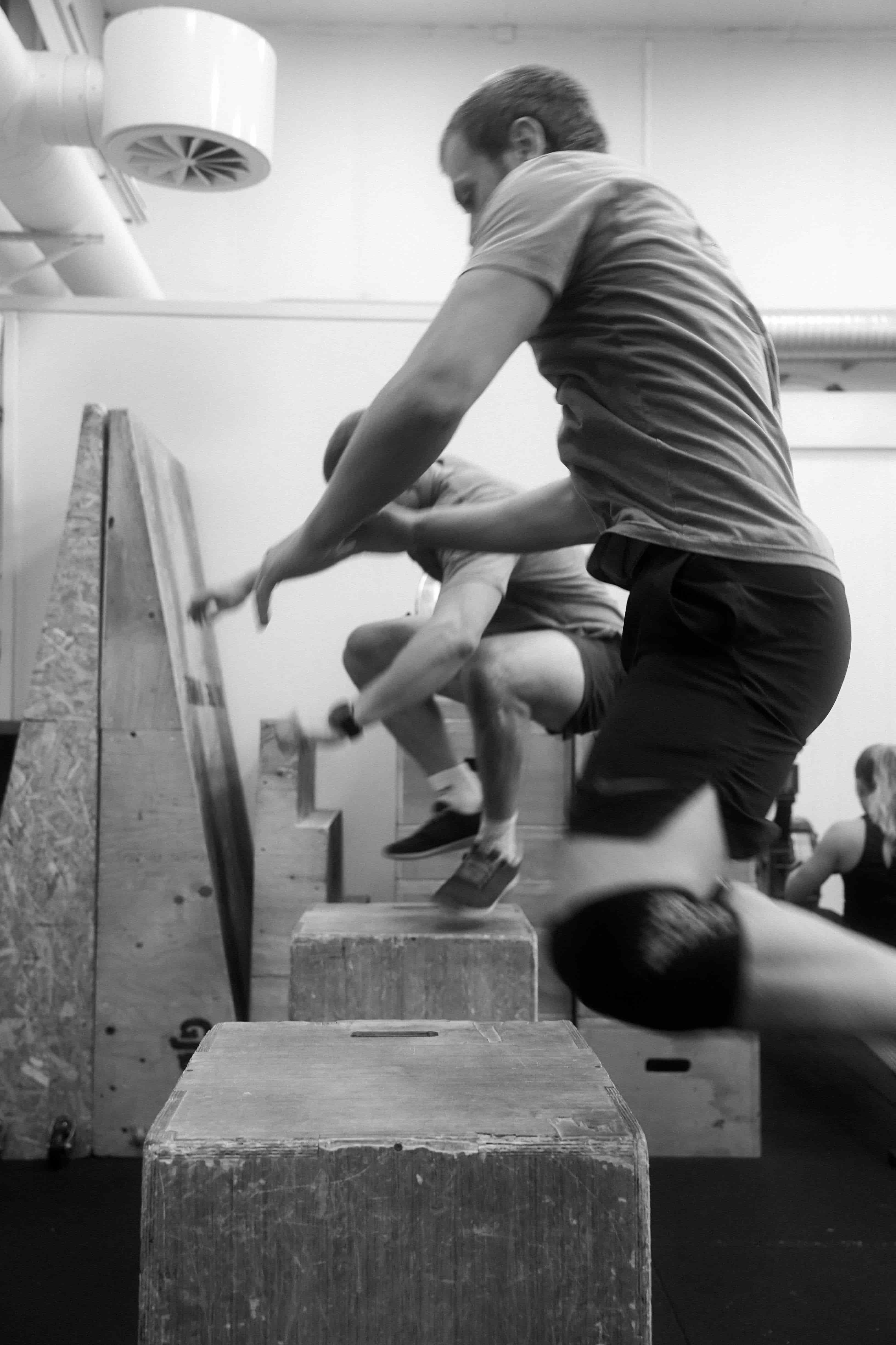 To medlemmer smiler til hverandre etter CrossFit-økt