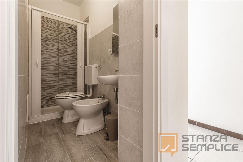 Stanza di 12 mq in Via Michele Coppino SNC - interno piazza, Sassari