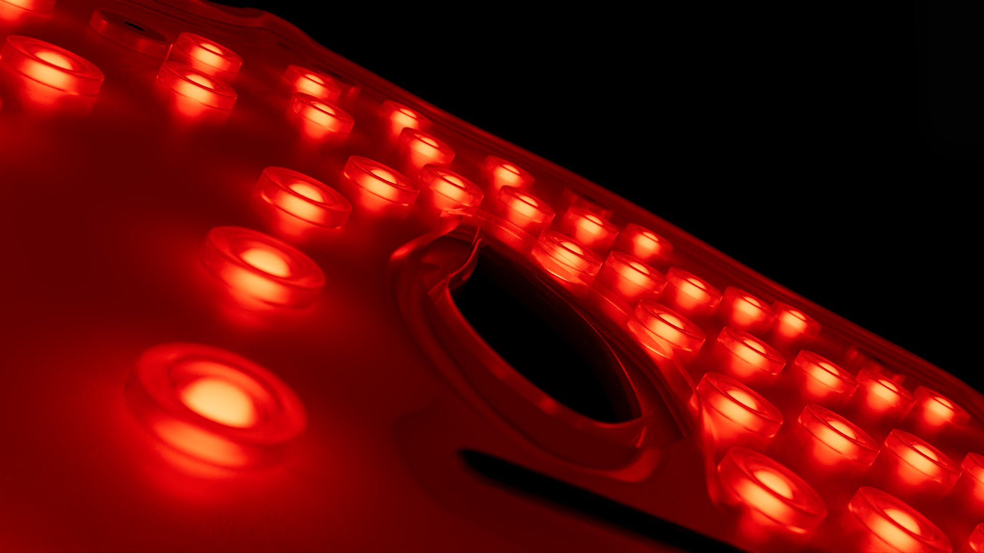 Gros plan 3D des LED rouges allumées du masque Nooance Paris