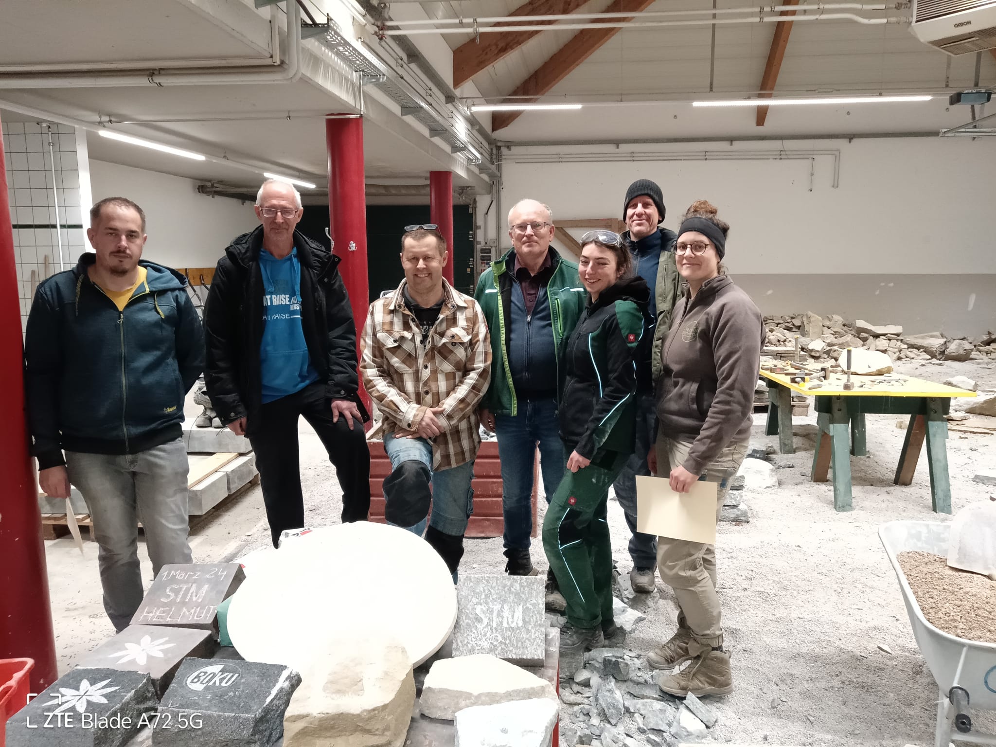 Gruppenfoto Kurs Steinbearbeitung
