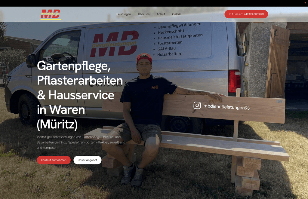 Website mit Foto eines Dienstleisters vor seinem Firmenfahrzeug