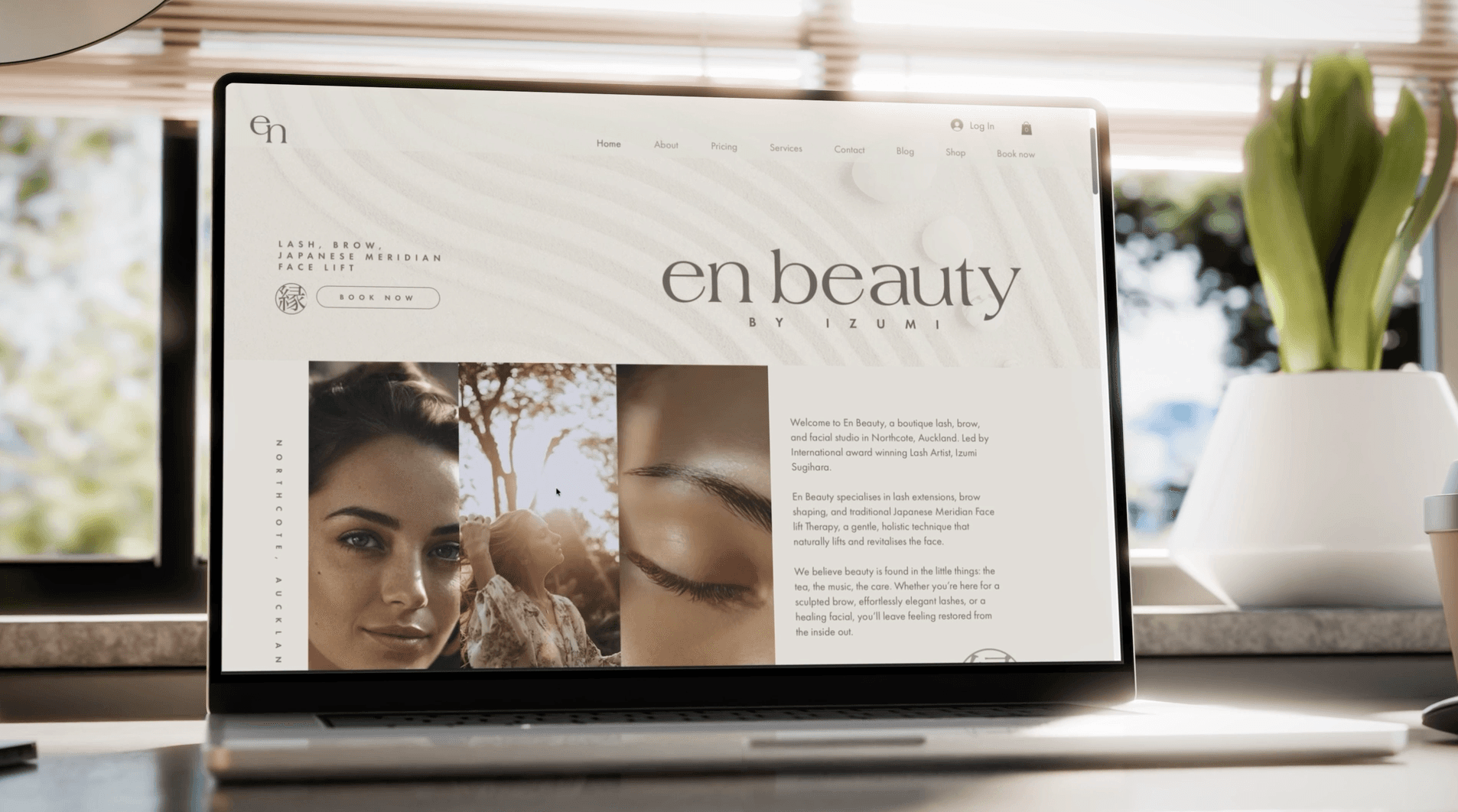The en beauty website is displayed on a desktop computer