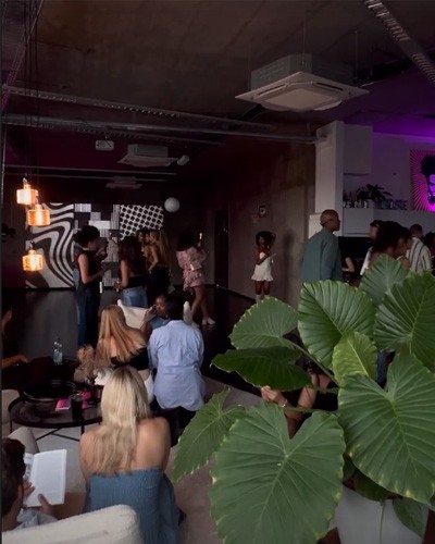 Infinity Booth Cyclorama-Hohlkehle für Video und Foto Produktionen und Projection Mapping