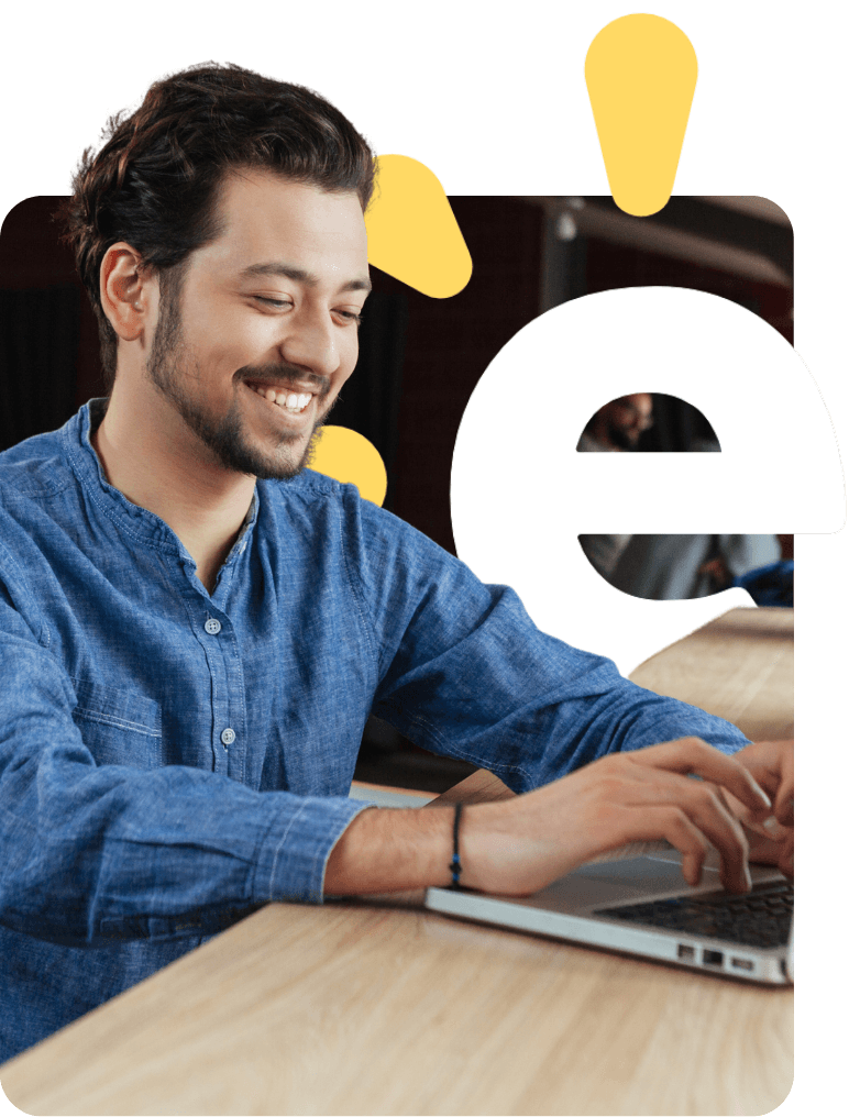 mulher escrevendo roteiro de curso