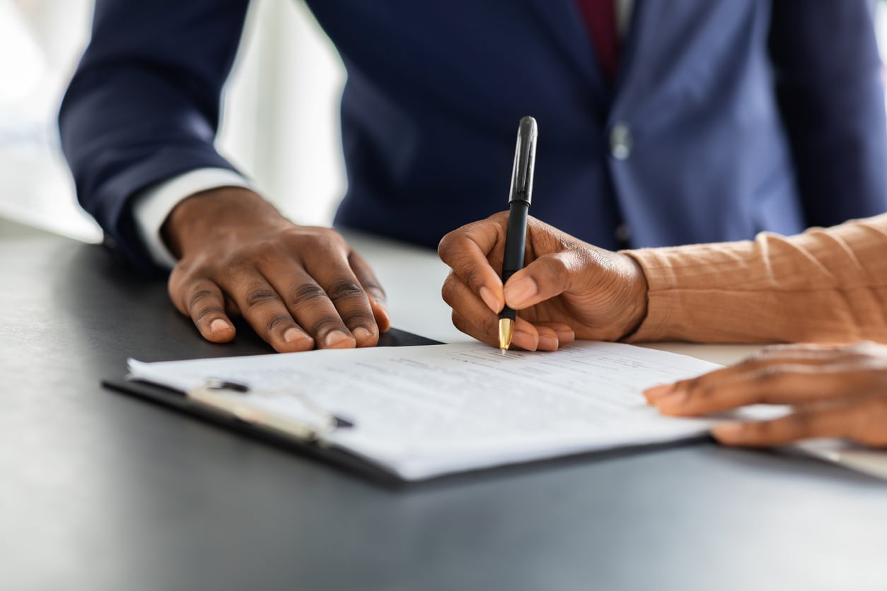 signing a lease agreement should always be a part of your landlord checklist
