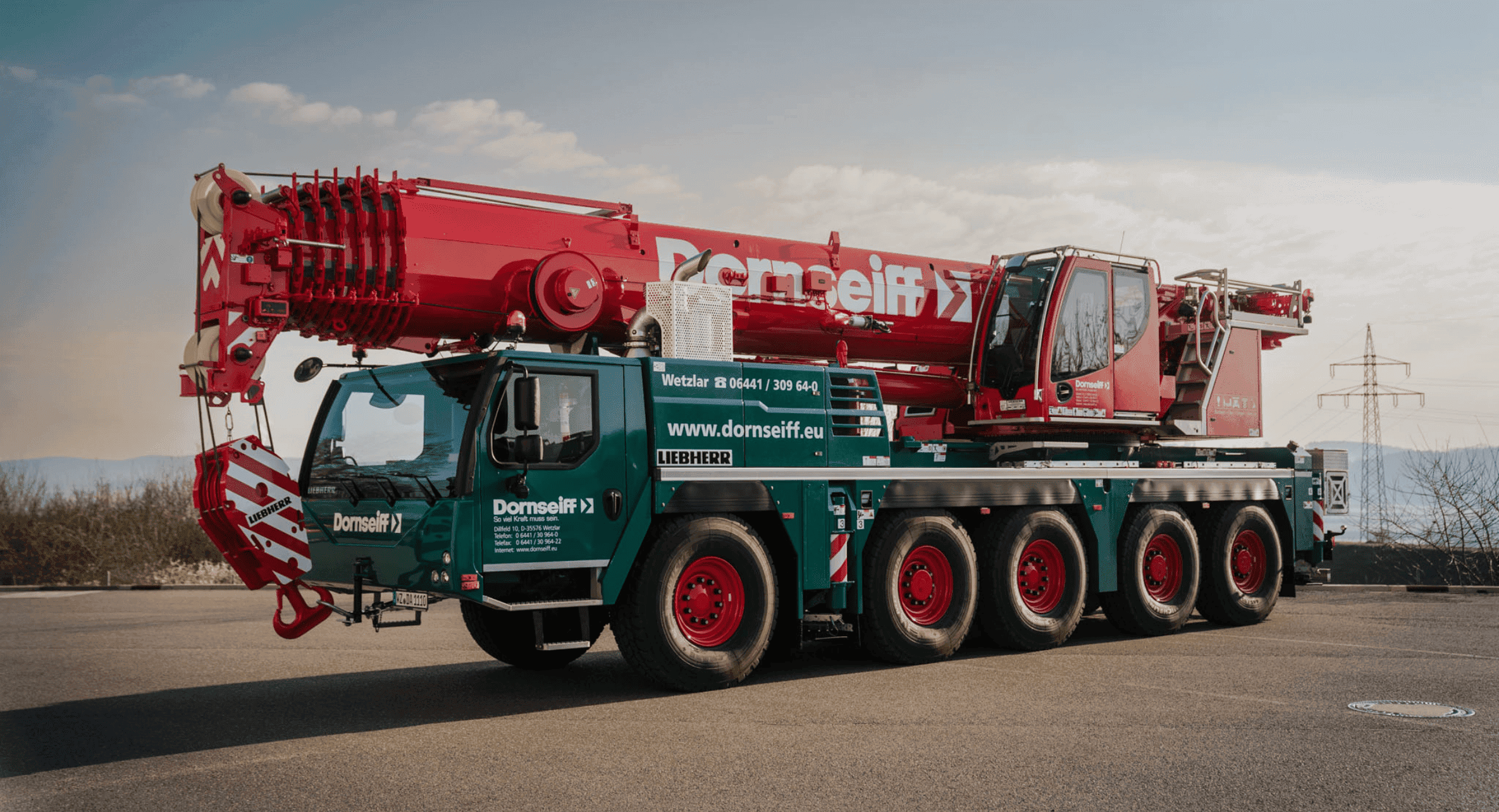 men's gray crew-neck shirt