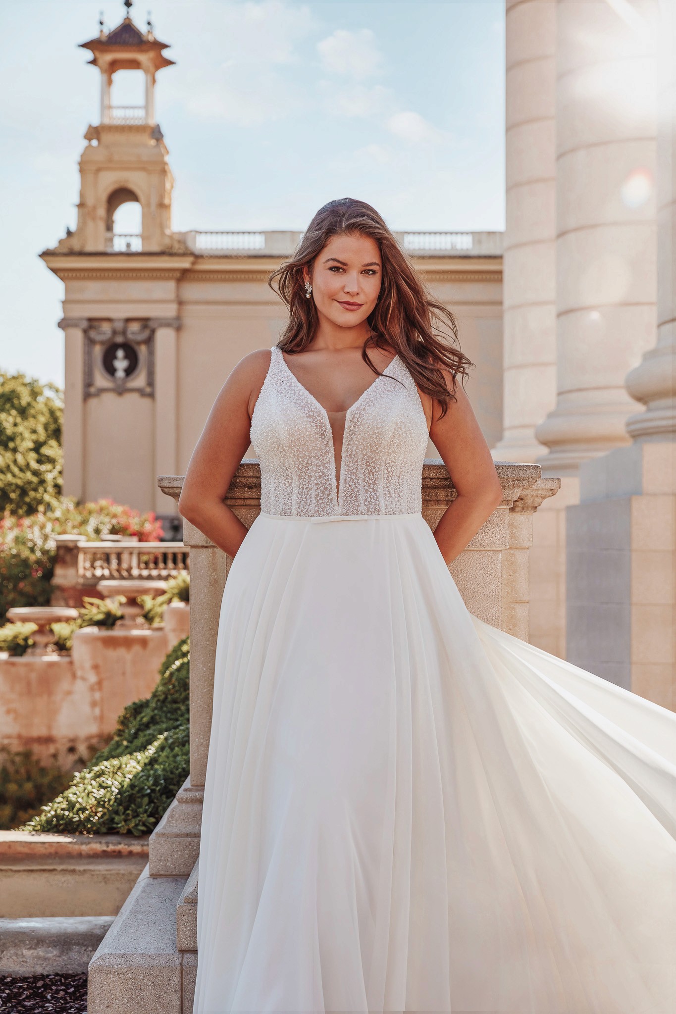 Curvy Brautmode mit Eleganz für das Standesamt