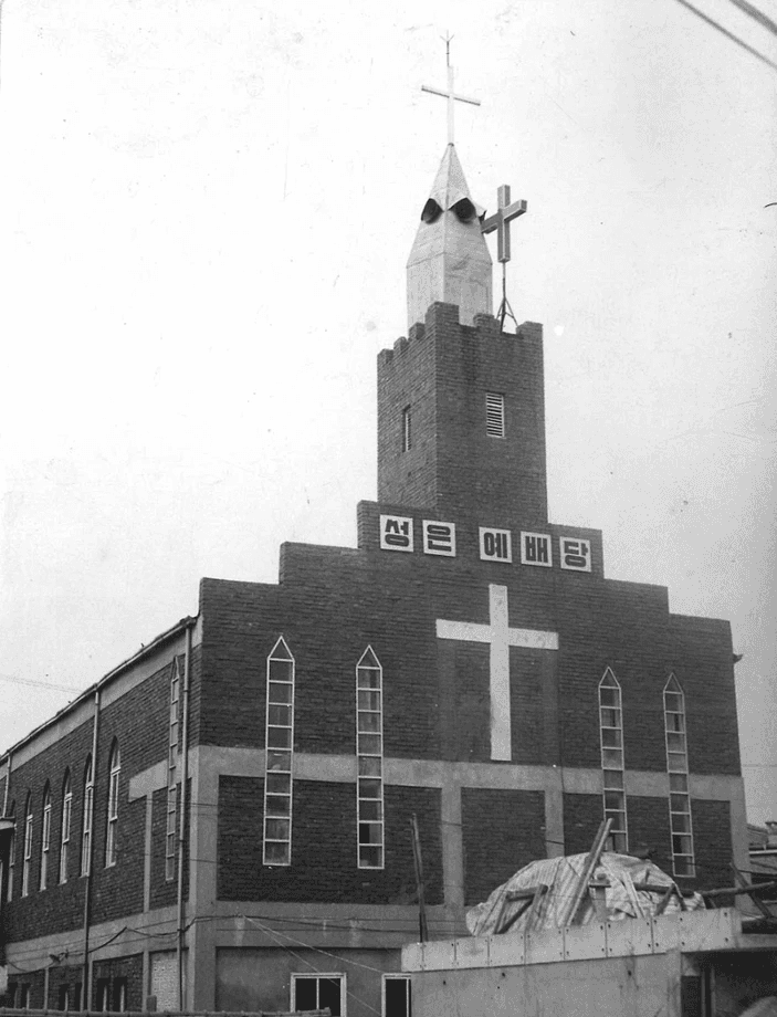 three men discussing issues
