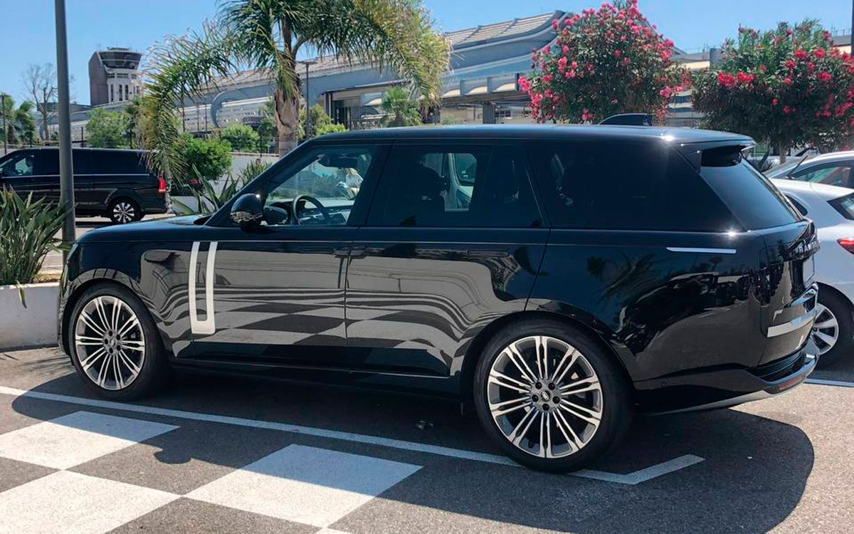 Range Rover rental service Milan