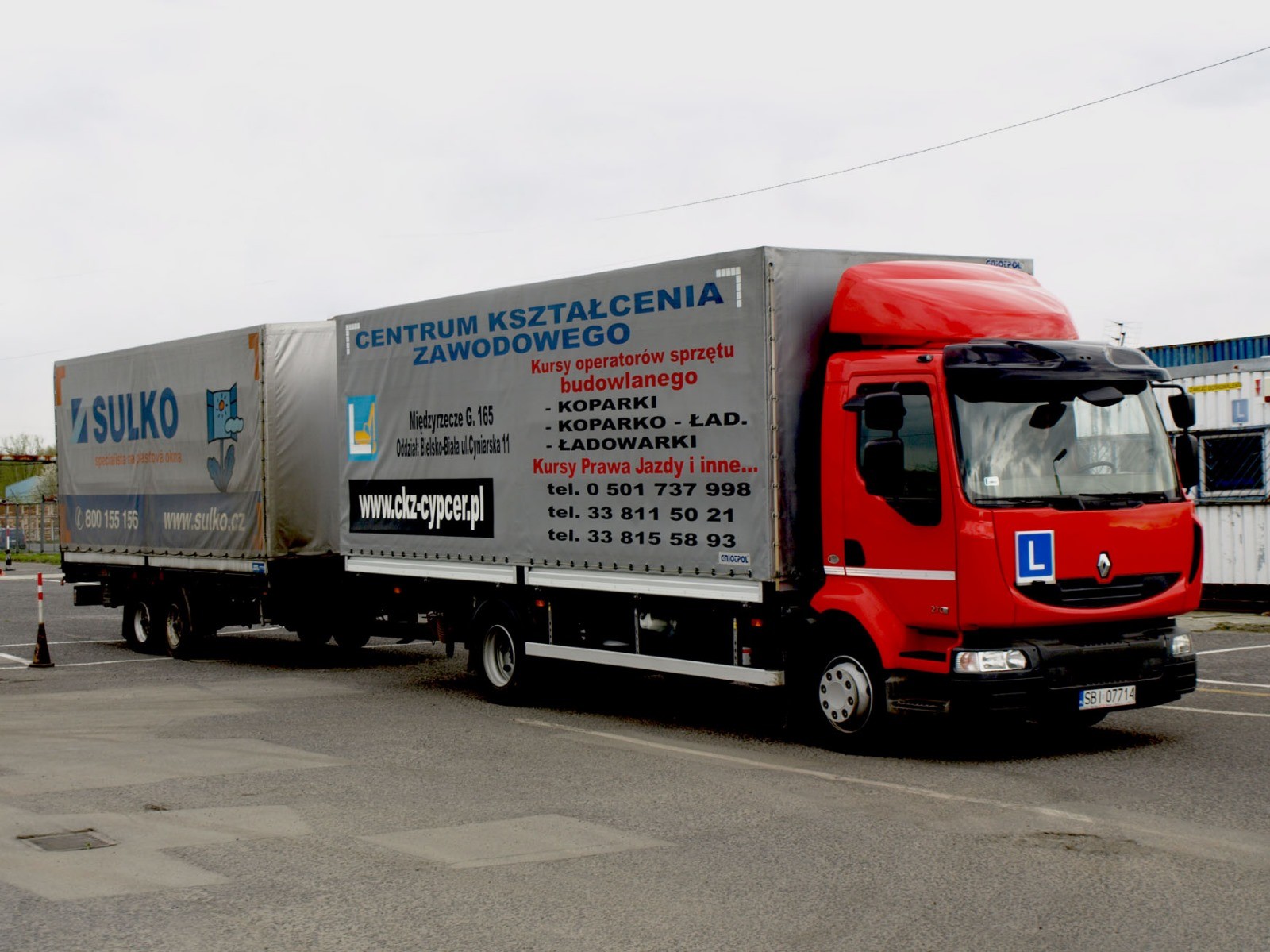 Kurs prawa jazdy kategorii E w CKZ Cypcer, rozszerzenie uprawnień do prowadzenia pojazdów z przyczepą i naczepą.