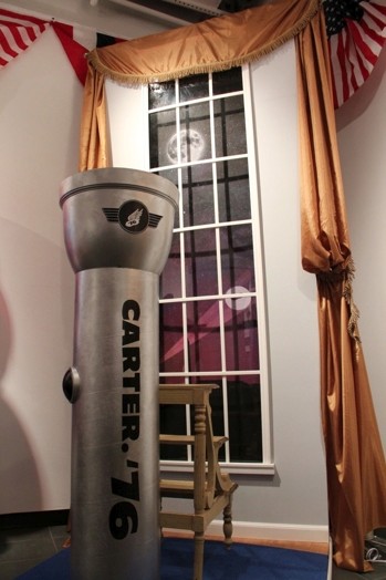 A silver stand with the text Carter.'76
