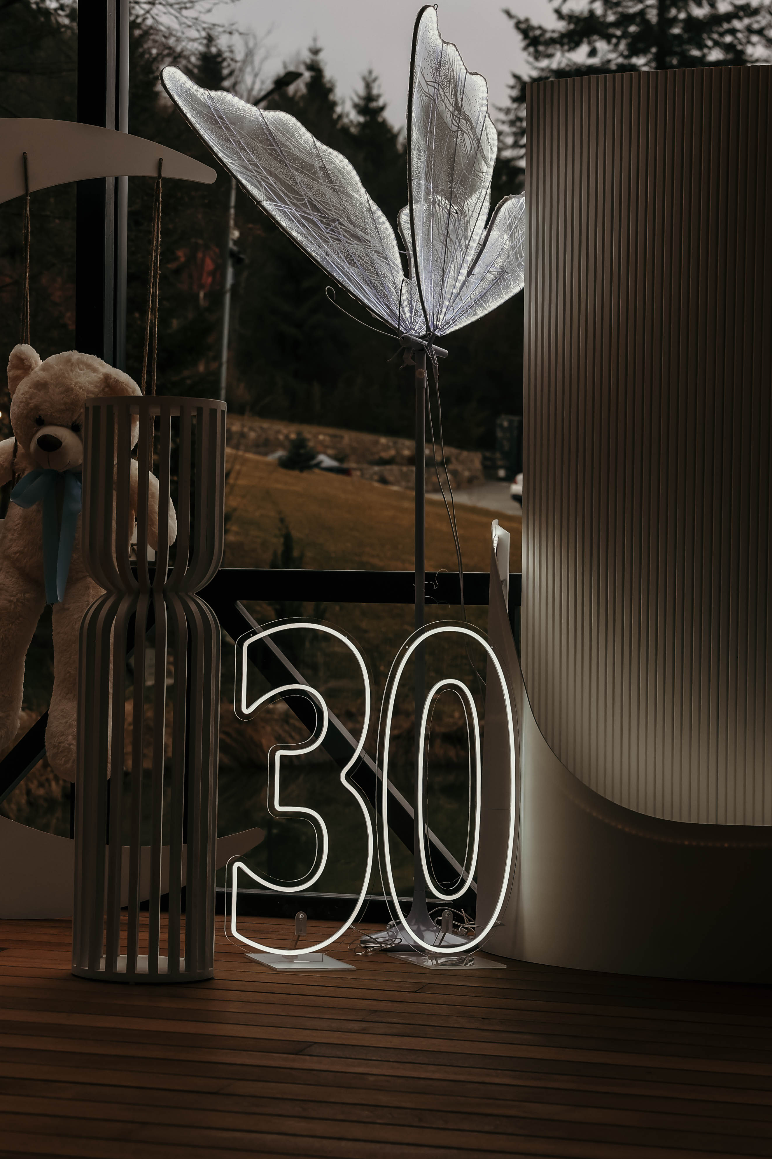Decor elegant cu baloane pentru nuntă realizat de Deco Events by Anca