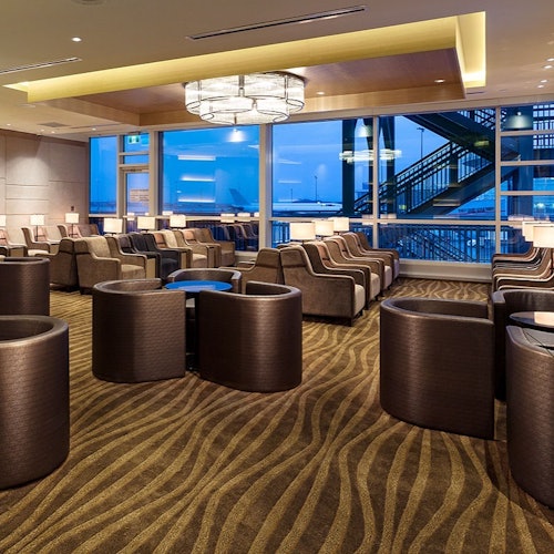 טרקלין יוקרה YVR Plaza