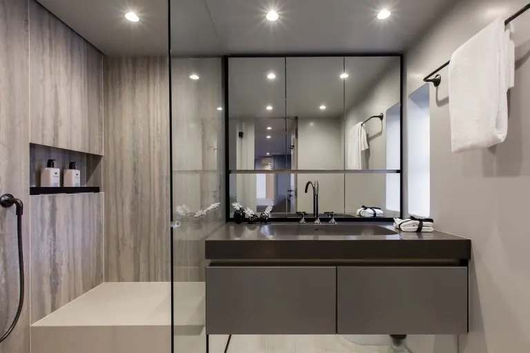 60 Sunreef Power en-suite bathroom