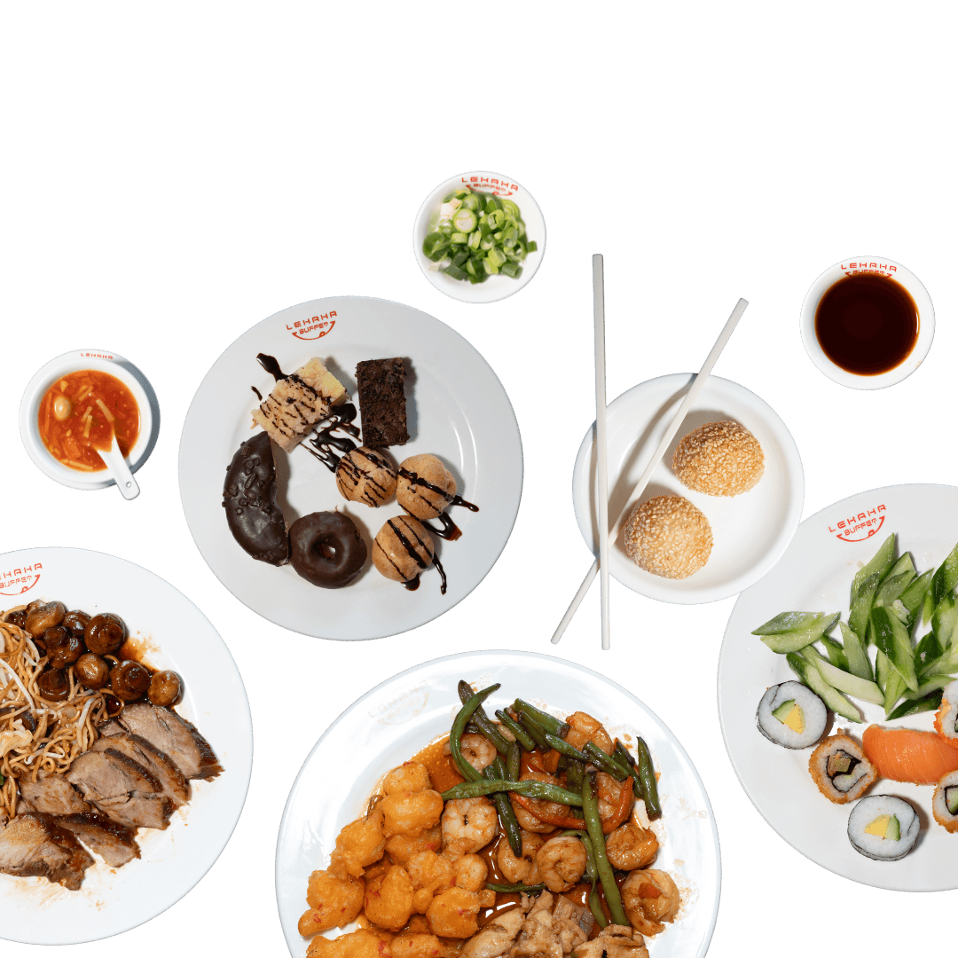 Verschiedene Teller mit angerichteten Buffetspeisen aus dem China Restaurant Lehaha