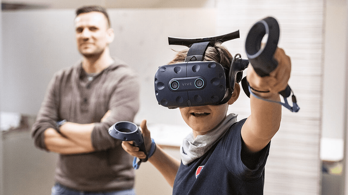 kind mit vr brille