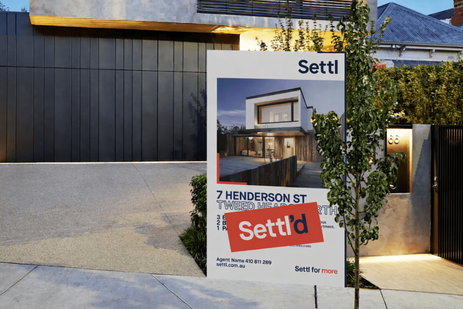 Homescreen with open bottom drawer