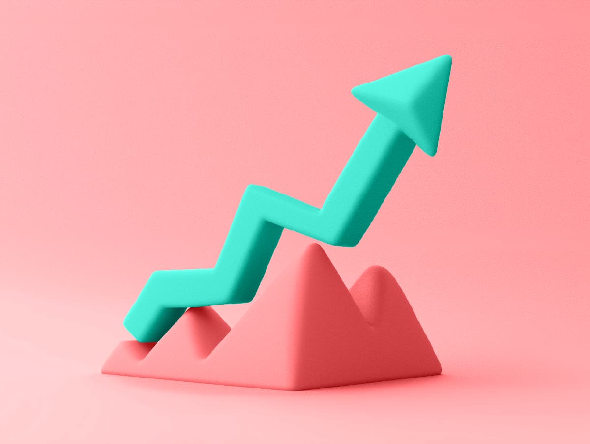 3D green arrow rising over pink peaks on a coral background, representing communication success and long-term improvement.
