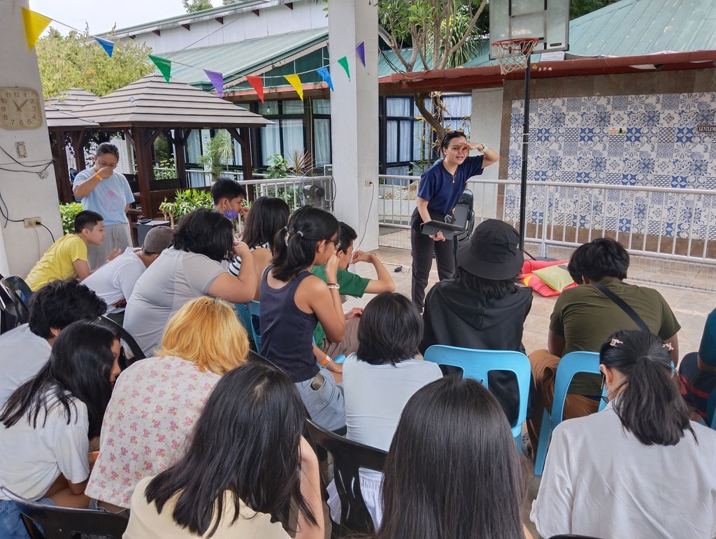 Abot Tala members participating in a first aid class.