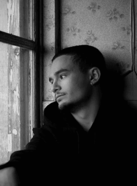 Portrait where Charle is in profile and looks directly at the camera with a slight turn of the neck.