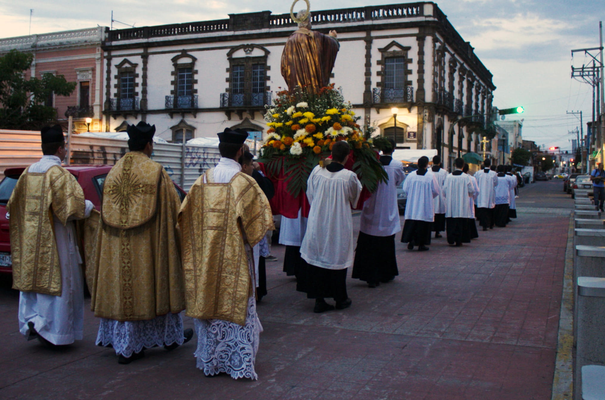 Procesión en la fiesta de los Santos Pedro y Pablo