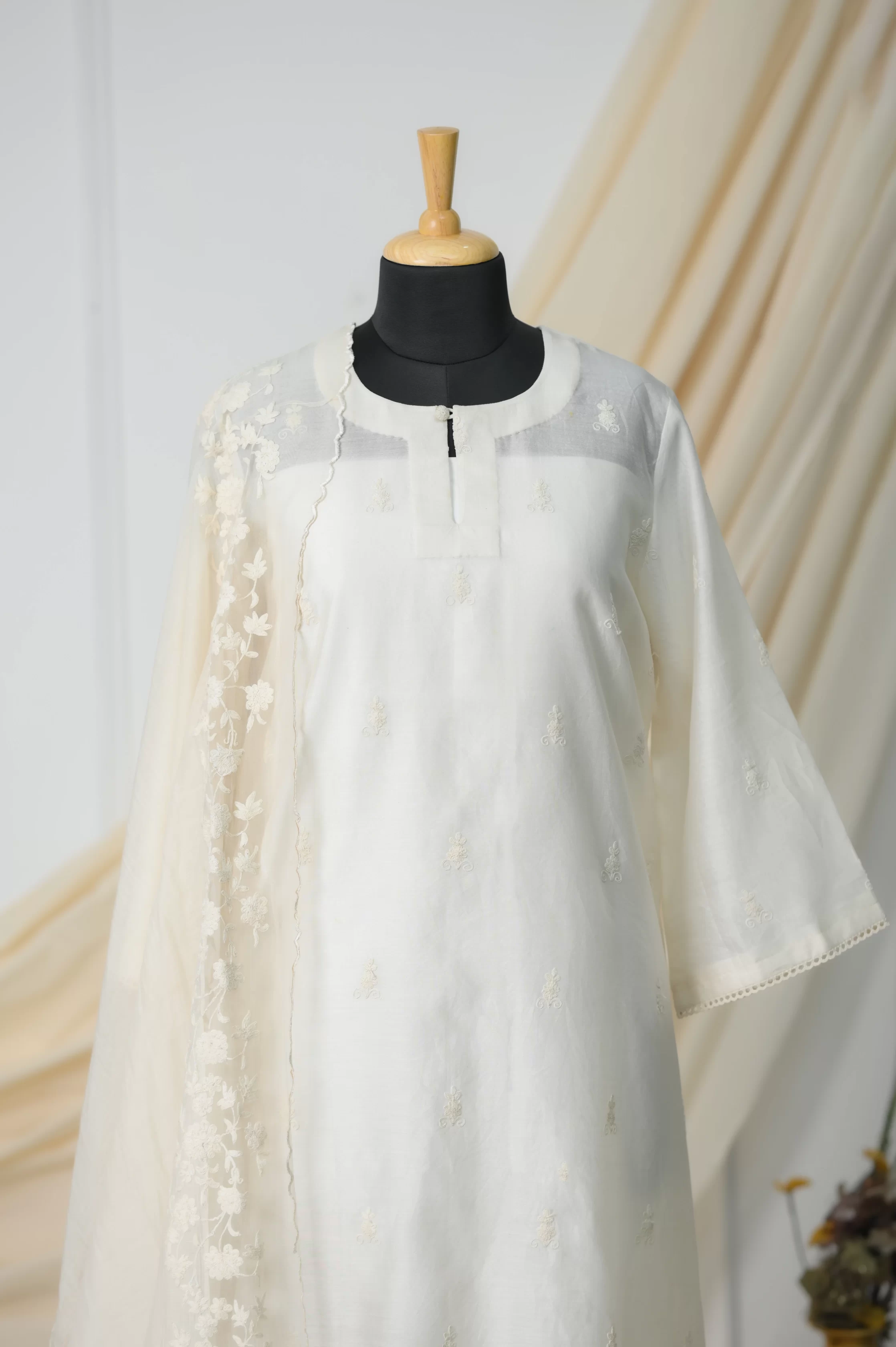 Zehra – Ivory Embroidered Grace Ensemble 2