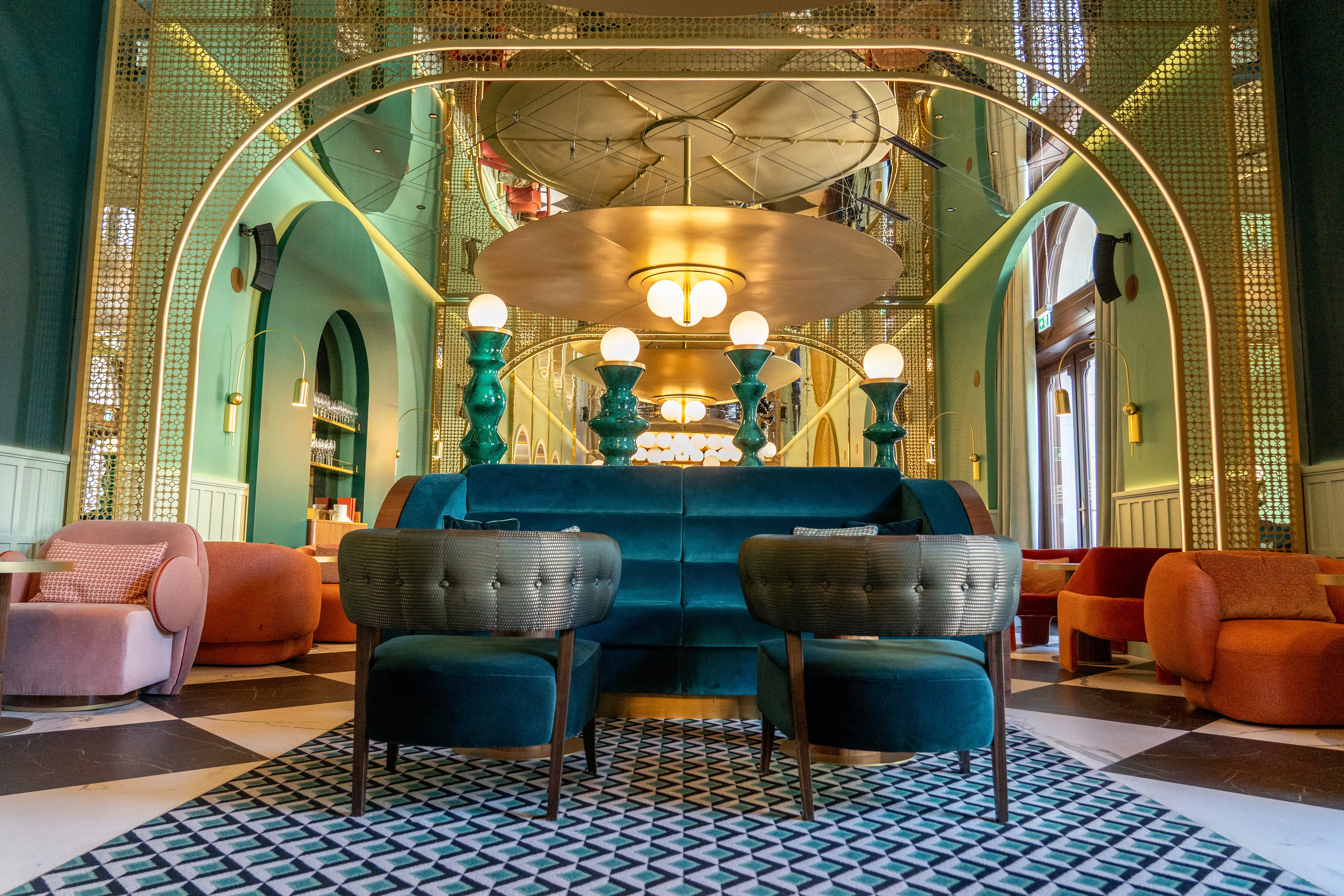 w budapest hotel_lobby
